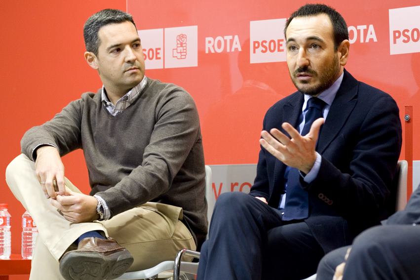 El delegado del gobierno de la Junta de Andalucía participó en el debate sobre las tasas judiciales