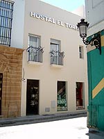 Fachada del Hostal El Torito