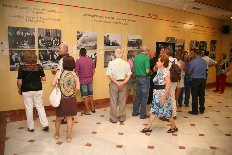 Inaugurada la exposición que inicia los actos del 60 Aniversario de la Base de Rota 