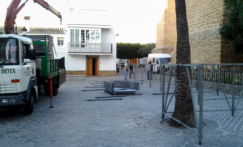 Comienza el montaje para las Fiestas Patronales en la plaza Bartolomé Pérez